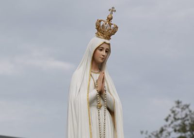 Fátima: Visita à exposição «Vestida de Branco» sobre os «desafios à conservação da Imagem de Nossa Senhora»