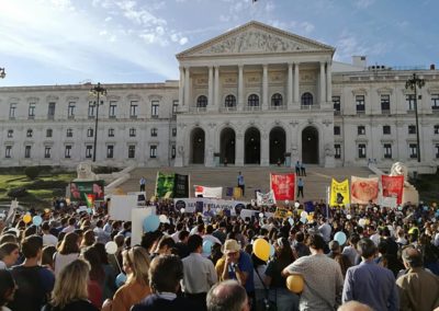 Portugal: Caminhada pela Vida saiu à rua, com palavras de ordem contra a eutanásia (c/fotos)