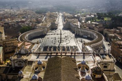 Vaticano: Justiça procedeu a apreensão de documentos e material informático