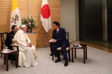 Solidariedade: Papa manifestou tristeza pelo assassinato do ex-primeiro-ministro japonês