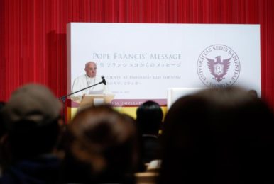 Japão: Papa visitou Universidade Católica em Tóquio, pedindo educação humana e «ecologicamente responsável»