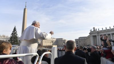 Audiência: Papa denuncia «hipocrisia» de falar de paz e construir armas
