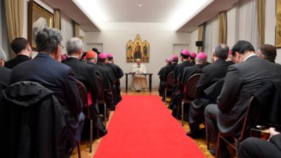 Japão: Papa apresenta-se aos bispos católicos como «missionário», que cumpre sonho antigo
