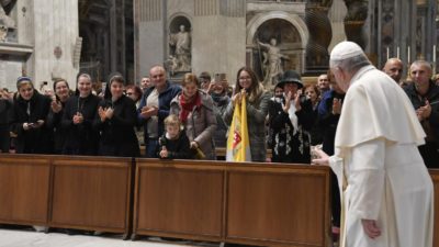 Vaticano: Papa denuncia perseguição e discriminação contra cristãos (c/fotos)
