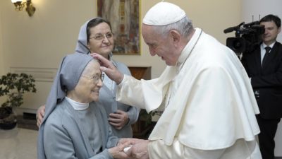 Igreja: Jornal do Vaticano destaca história de religiosa portuguesa, há 70 anos ao serviço do Papa