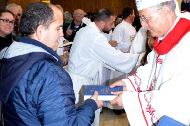 Aveiro: Bispo distribui nova tradução dos Evangelhos, em dia de ordenações diaconais (c/fotos)
