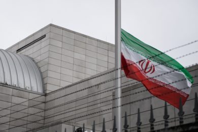 Irão: Núncio apostólico apela a «negociações» de paz através do «diálogo e justiça»