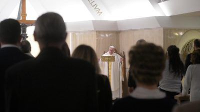 Vaticano: Papa chama «mentiroso» a quem diz amar Deus sem ajudar o próximo