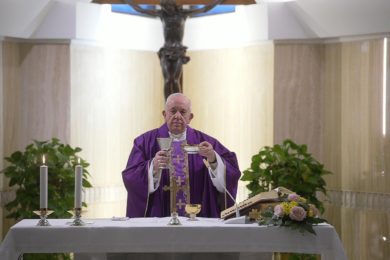 Vaticano: Papa mantém limitações de agenda devido a «indisposição»