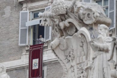 Vaticano: Papa alerta para a falta de água para viver, a poluição da casa comum e a «sede de proximidade»