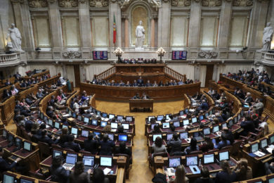 Igreja/Sociedade: D. Antonino Dias acusa Parlamento de «estar na linha da frente em causas fraturantes» para disfarçar problemas do país
