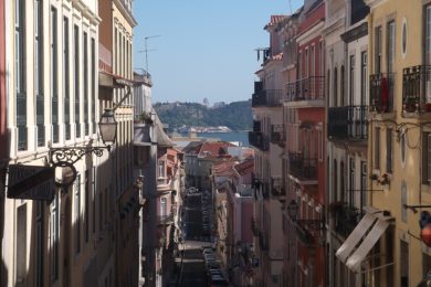 Portugal: Relatório da Cáritas aponta «barreiras» no acesso à habitação, educação e cuidados de saúde