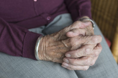 Covid-19: Vaticano pede maior atenção aos idosos e diz que solidão também mata