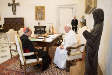 França: Papa aceita renúncia do arcebispo de Lyon