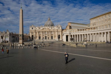 Covid-19: Vaticano cancela grandes encontros públicos com o Papa