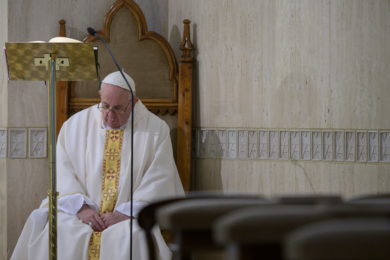 Covid-19: Papa reza pelos presos e convida católicos à Comunhão espiritual (c/vídeo)
