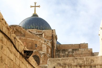 Terra Santa: Vaticano denuncia «tragédia» das guerras e convida a «adotar» um cristão do Médio Oriente
