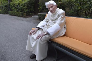 Vaticano: Bento XVI assinala 93.º aniversário, tornando-se o terceiro pontífice a atingir essa idade, nos últimos 800 anos