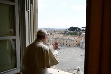 Vaticano: Papa defende garantia de rendimento mínimo universal