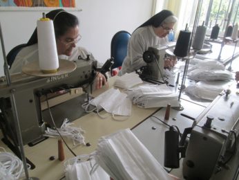 Covid-19: Clarissas de Monte Real costuram máscaras, aderindo a projeto do Município de Leiria