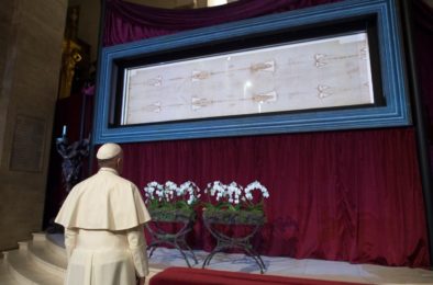 Covid-19: Papa associa-se a oração extraordinária diante do Santo Sudário