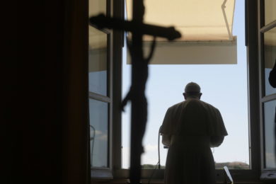 Vaticano: Papa reforça apelo por cessar-fogo global, para ajudar vítimas da pandemia