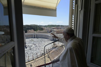 Vaticano: Pandemia é um «desafio» para a missão da Igreja, escreve o Papa