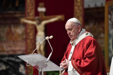 Pentecostes: «Pior do que esta crise, só o drama de a desperdiçar» - o grito do Papa contra o pessimismo
