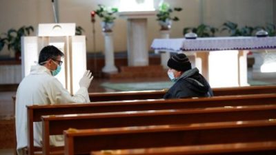 Covid-19: Igreja Católica e governo preparam regresso das Missas com os fiéis em Itália