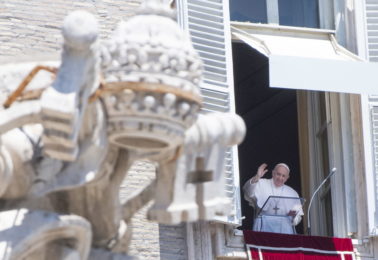 Vaticano: Papa reflete sobre luta entre Deus e o diabo e diz que é preciso «saber esperar»