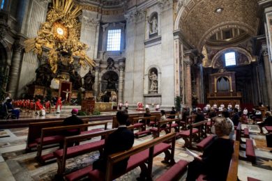 Vaticano: Papa evoca São Pedro e São Paulo, para pedir Igreja unida e sem sede de poder