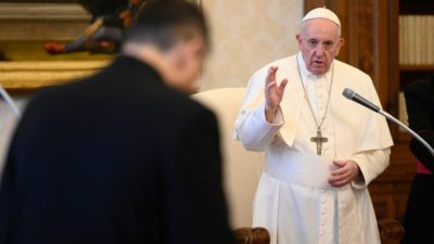 Vaticano: Voltem à Missa «logo que possível», o convite do Papa aos católicos