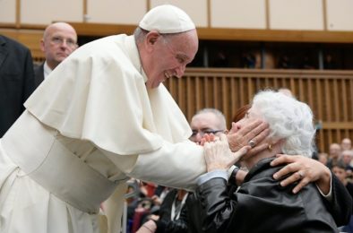 Vaticano: Sem idosos não há futuro, alerta o Papa