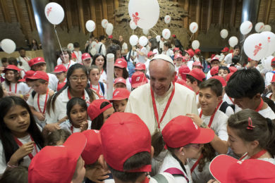 Papa: Francisco responde a crianças e diz que elas são «sábias», «humildes» e ensinam os adultos