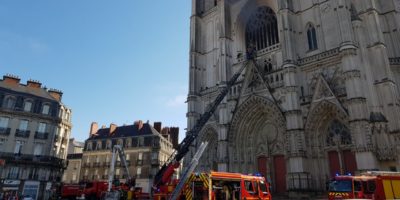 França: «Tristeza e esperança» no incêndio na Catedral de Nantes