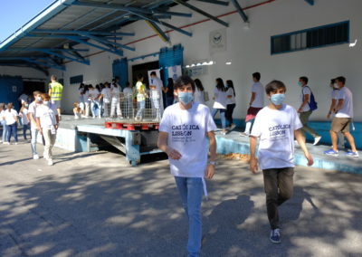 UCP: Praxe de 200 caloiros de Economia e Gestão foi no Banco Alimentar Contra a Fome (c/fotos)