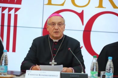 Bielorrússia: Arcebispo de Minsk impedido de regressar ao seu país