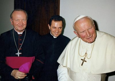 Vaticano: Papa lamenta morte do cardeal Marian Jaworski, antigo arcebispo na Ucrânia