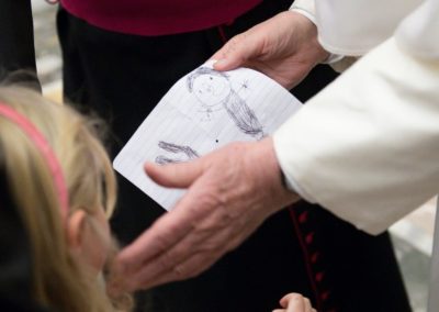 Vaticano: Papa recebeu delegação com crianças autistas