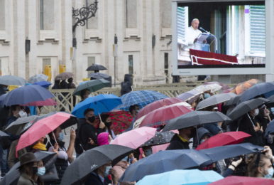 Vaticano: «Ninguém está excluído da casa de Deus», diz Francisco
