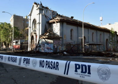 Chile: Bispos condenam ataques contra igrejas na capital do país
