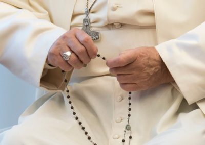 Vaticano: Papa evoca aparições de Fátima para pedir oração do Rosário em tempos de pandemia