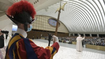 Vaticano: Papa convida a cumprir orientações das autoridades para travar pandemia