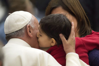 Igreja/Sociedade: Papa incentiva à demonstração de solidariedade entre pessoas