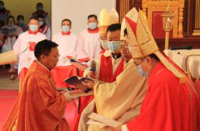 China: Vaticano confirma ordenação de terceiro bispo em acordo com Pequim