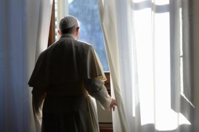 Vaticano: Papa dirige-se a doentes de Covid-19 e recorda experiência pessoal com dificuldade respiratória