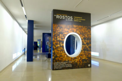 Igreja/Cultura: Exposição mostra os «Rostos de Fátima» sem máscara (c/fotos e vídeo)