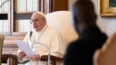 Vaticano: Papa apresenta oração como antídoto para a «inquietação»