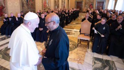  Vida Consagrada: Papa pede aos Passionistas que ajudem «os crucificados da história com palavras e ações eficazes»