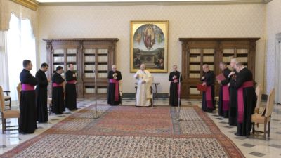 Vaticano: «Oração é como o oxigénio da vida», diz o Papa